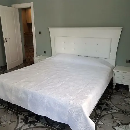 Riverside Vip аpartments 公寓式酒店 阳光海滩
