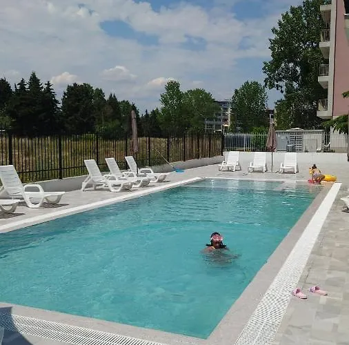 Riverside Vip аpartments 3*